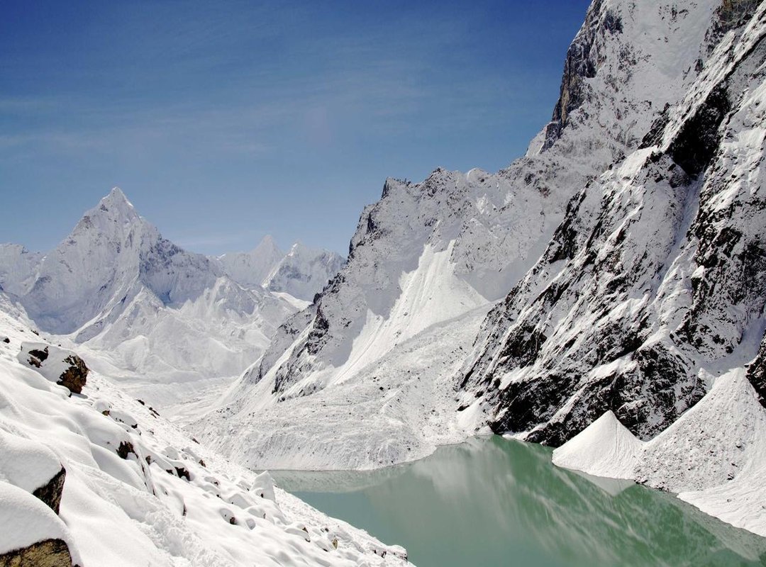 The Streaming Alternative: Downloading for Offline Play